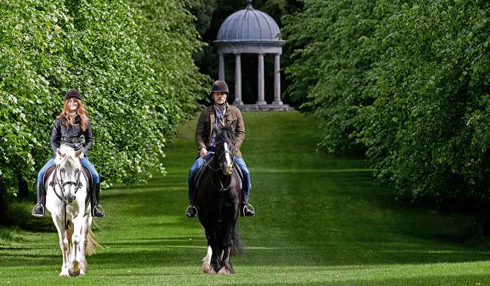 Recensione di EquestrianSingles: entra in contatto con persone che amano i cavalli tanto quanto te